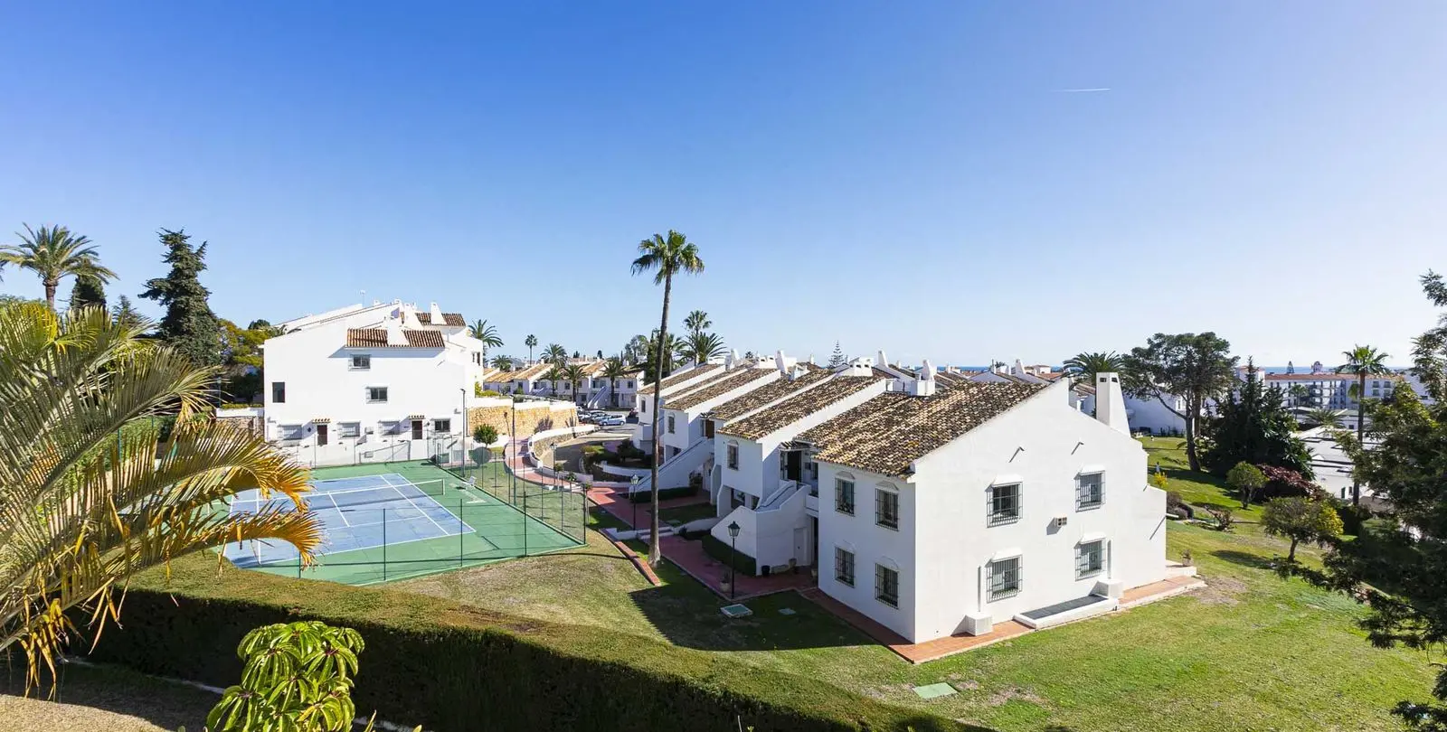 Venta de apartamento en planta media en Nueva Andalucía 9