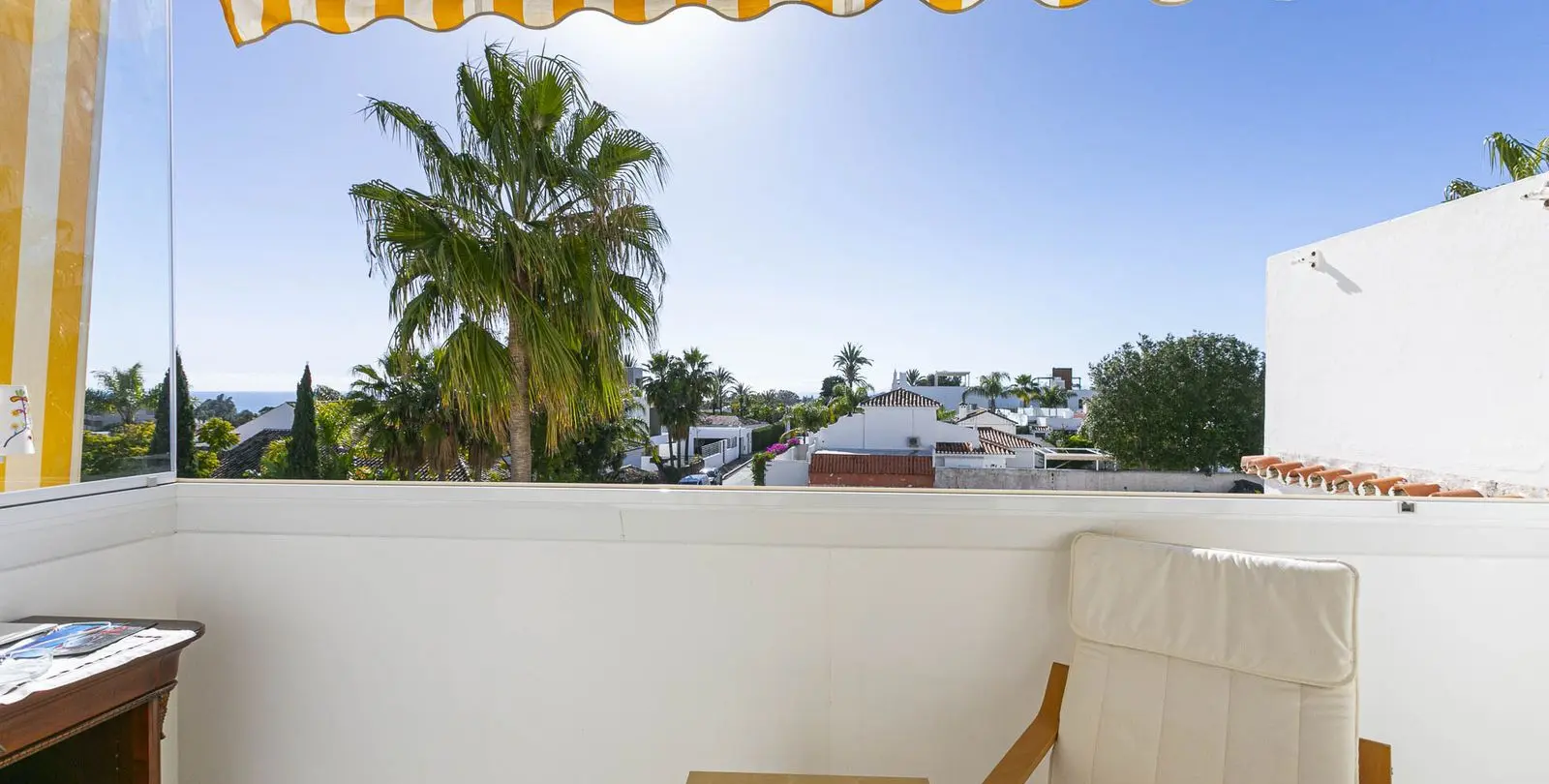 Venta de apartamento en planta media en Nueva Andalucía 20