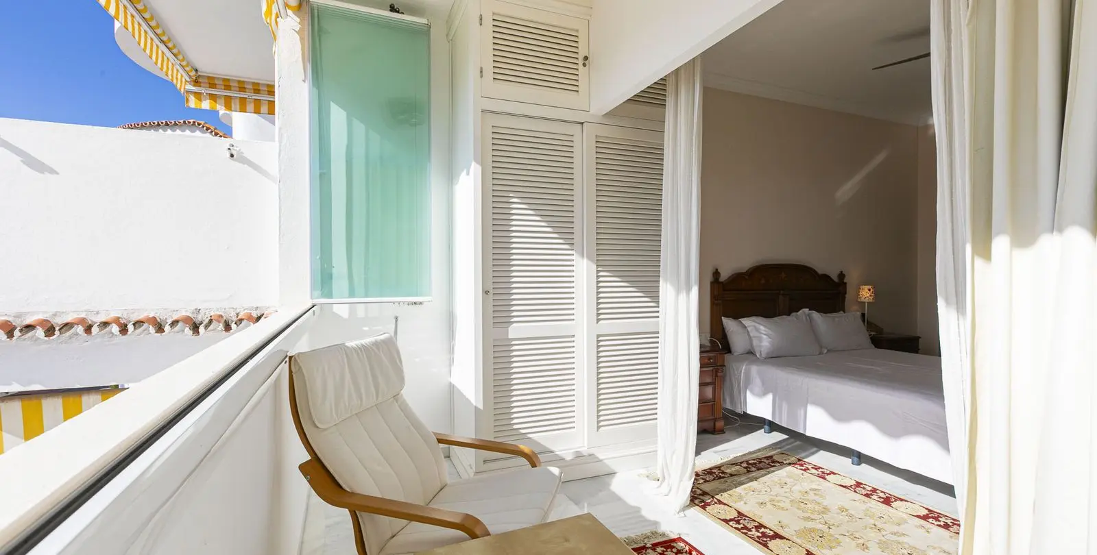 Venta de apartamento en planta media en Nueva Andalucía 21