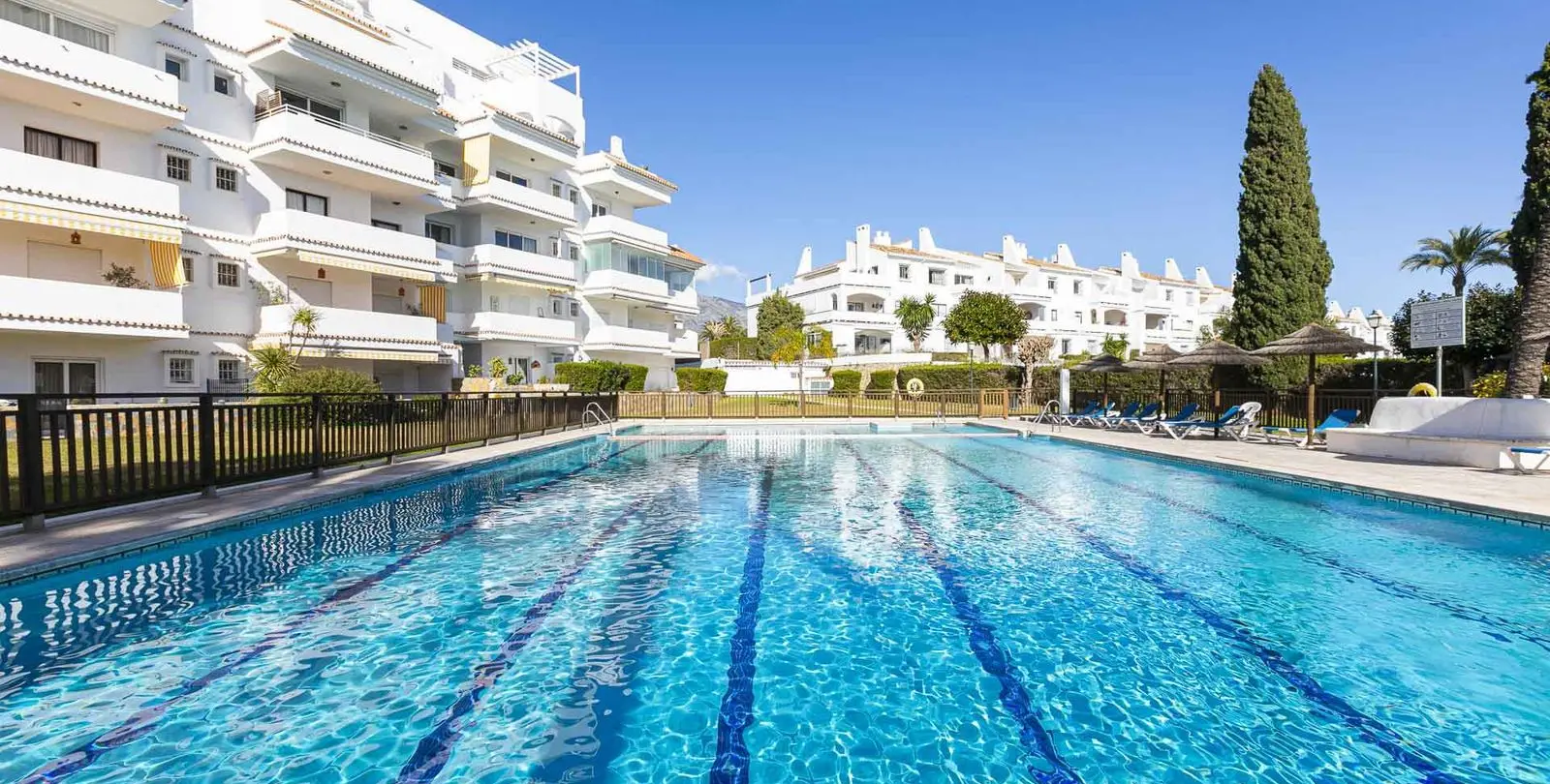 Venta de apartamento en planta media en Nueva Andalucía 27