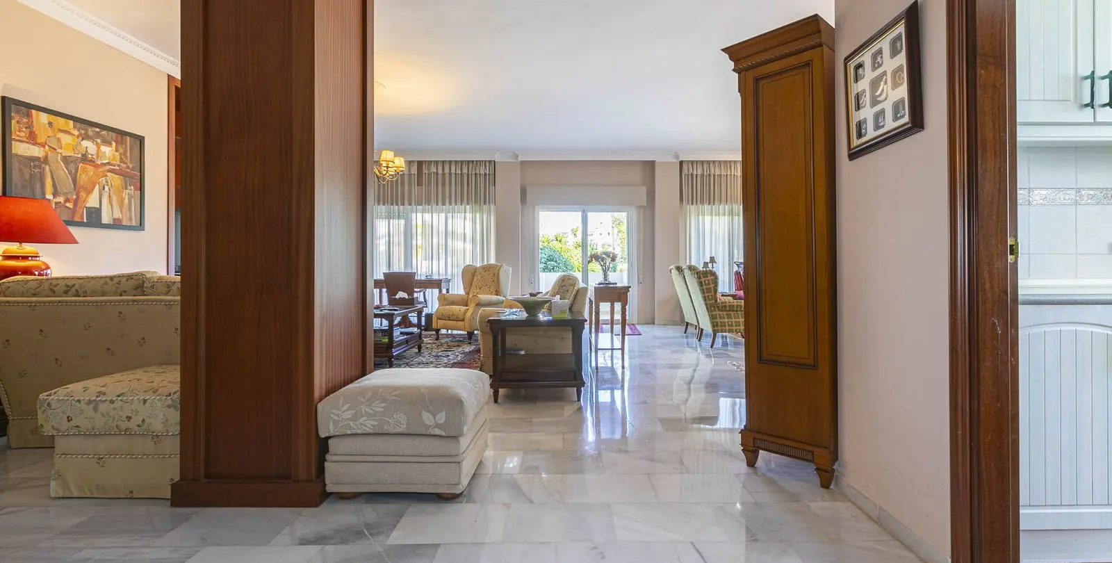 Venta de apartamento en planta media en Nueva Andalucía 31