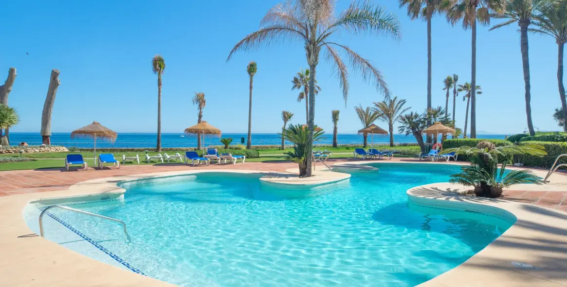 Sale of ground floor apartment in Estepona (district Estepona) 1