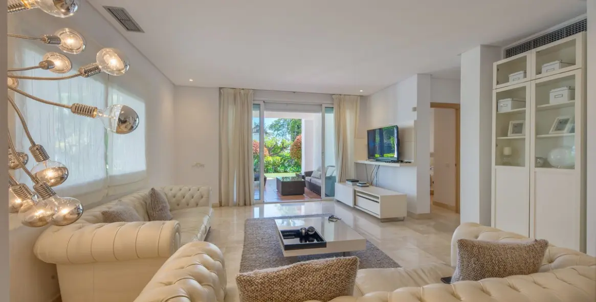 Sale of ground floor apartment in Estepona (district Estepona) 2