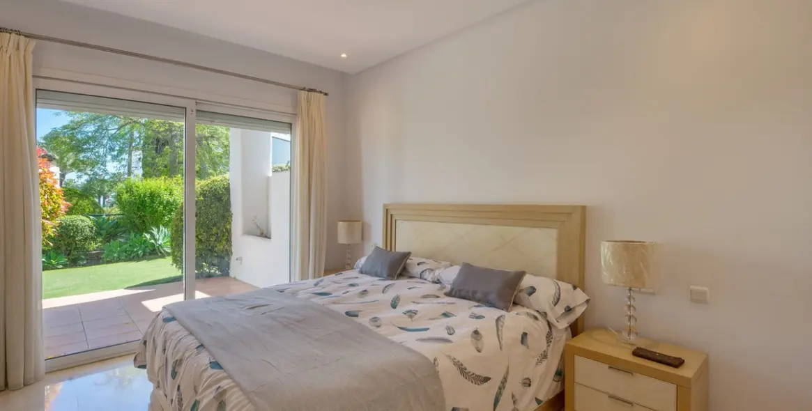 Sale of ground floor apartment in Estepona (district Estepona) 4