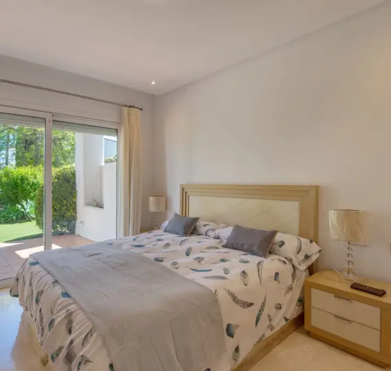 Ground floor apartment R4992955