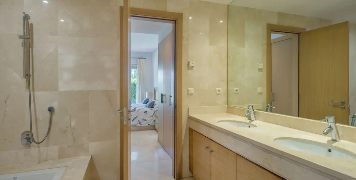 Sale of ground floor apartment in Estepona (district Estepona) 5