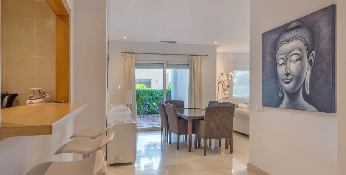 Sale of ground floor apartment in Estepona 11