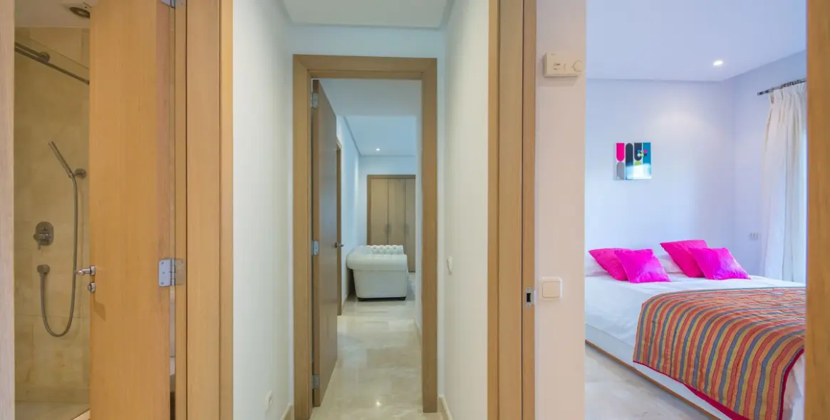 Sale of ground floor apartment in Estepona 15