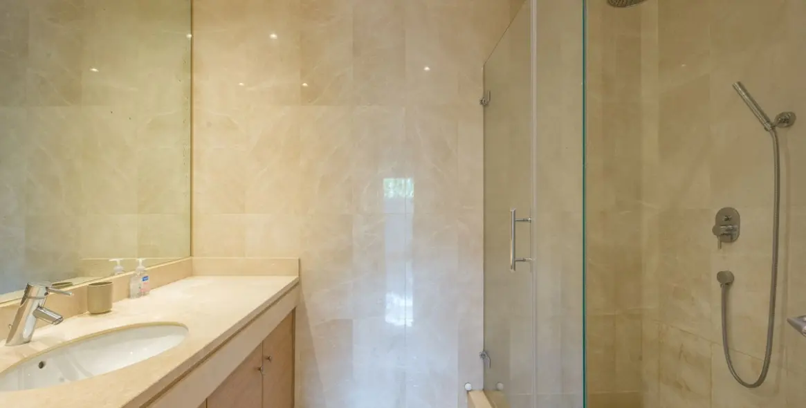 Sale of ground floor apartment in Estepona 17