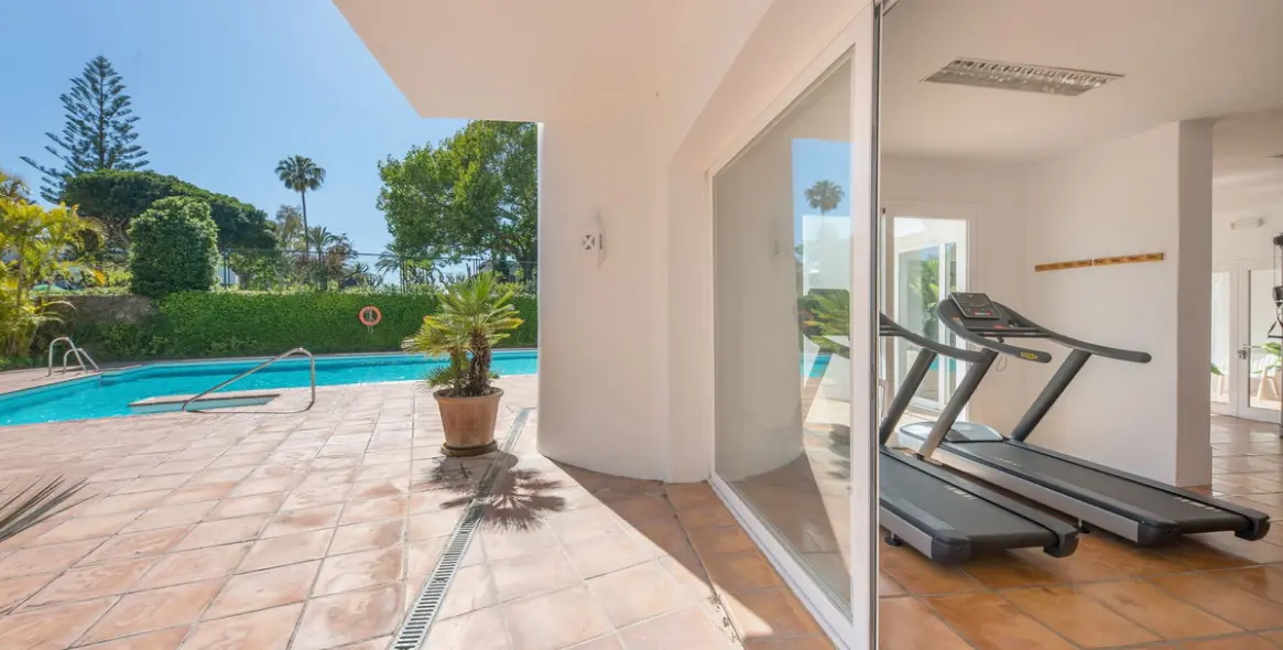 Sale of ground floor apartment in Estepona 20