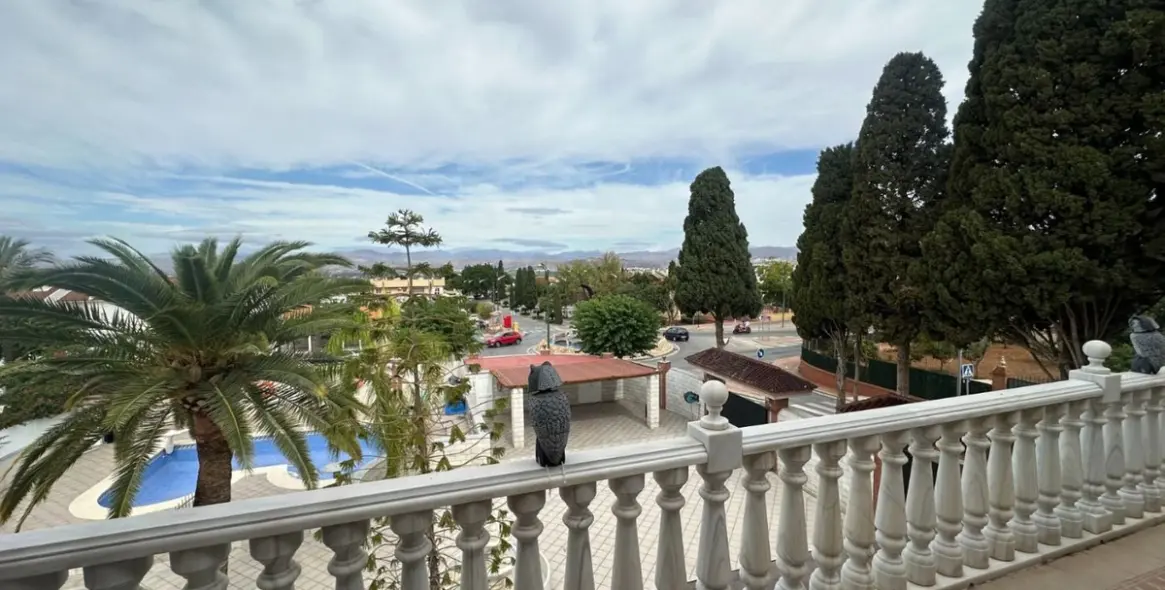 Продажа  отдельно стоящей виллы в Alhaurín de la Torre 1