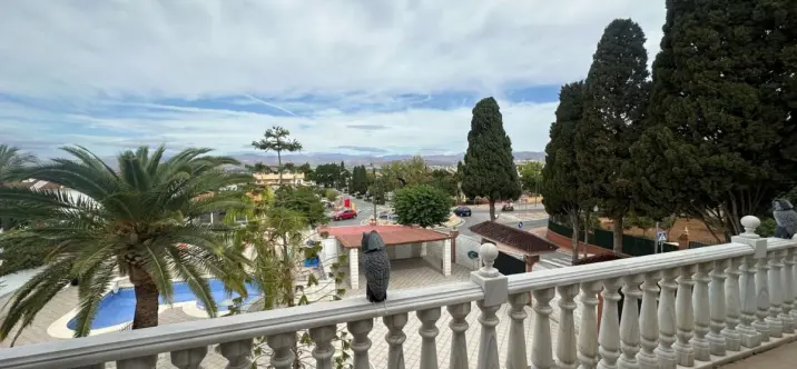 Продажа  отдельно стоящей виллы в Alhaurín de la Torre 0