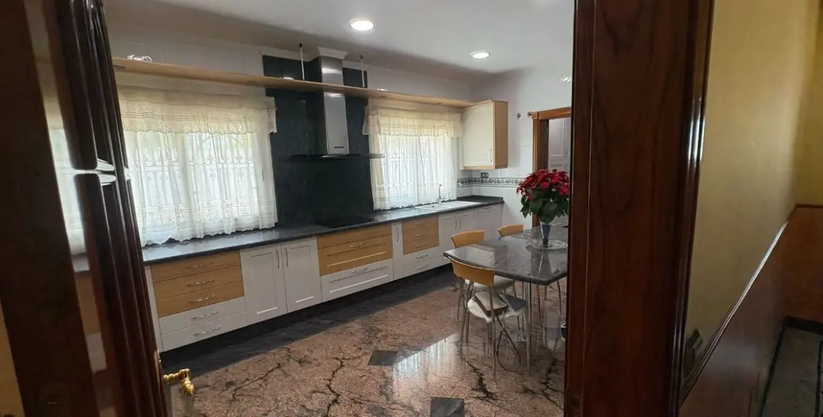 Продажа  отдельно стоящей виллы в Alhaurín de la Torre 10