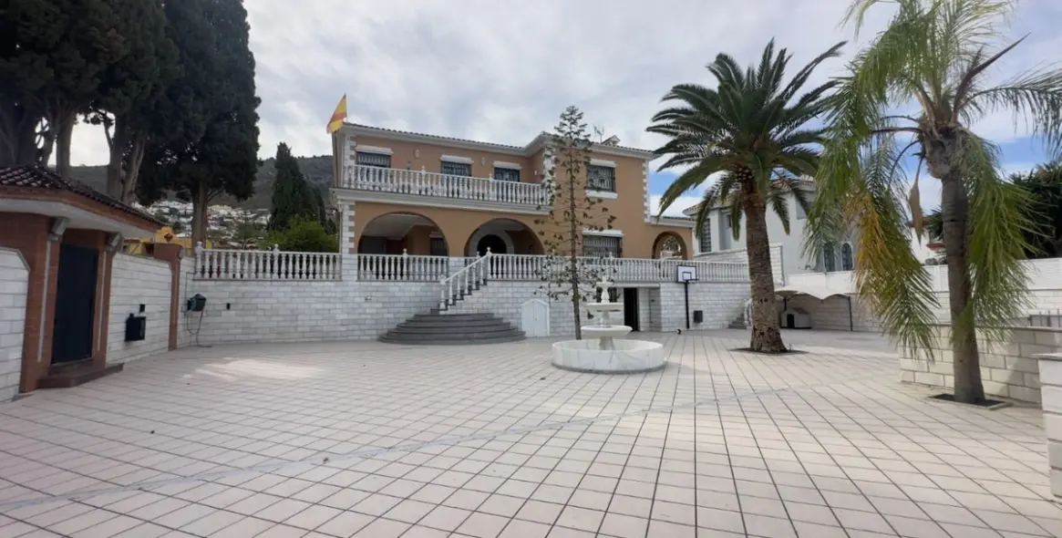 Продажа  отдельно стоящей виллы в Alhaurín de la Torre 33