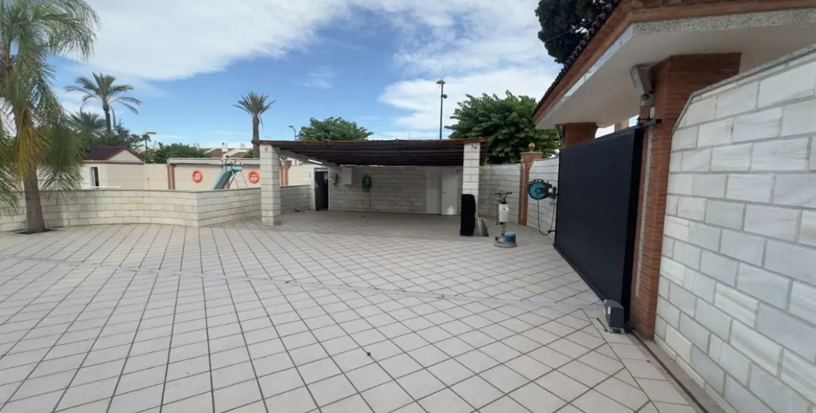 Продажа  отдельно стоящей виллы в Alhaurín de la Torre 35