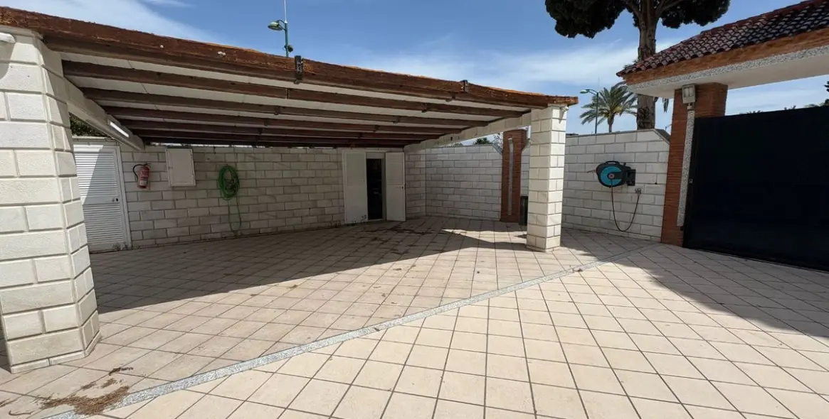 Продажа  отдельно стоящей виллы в Alhaurín de la Torre 36