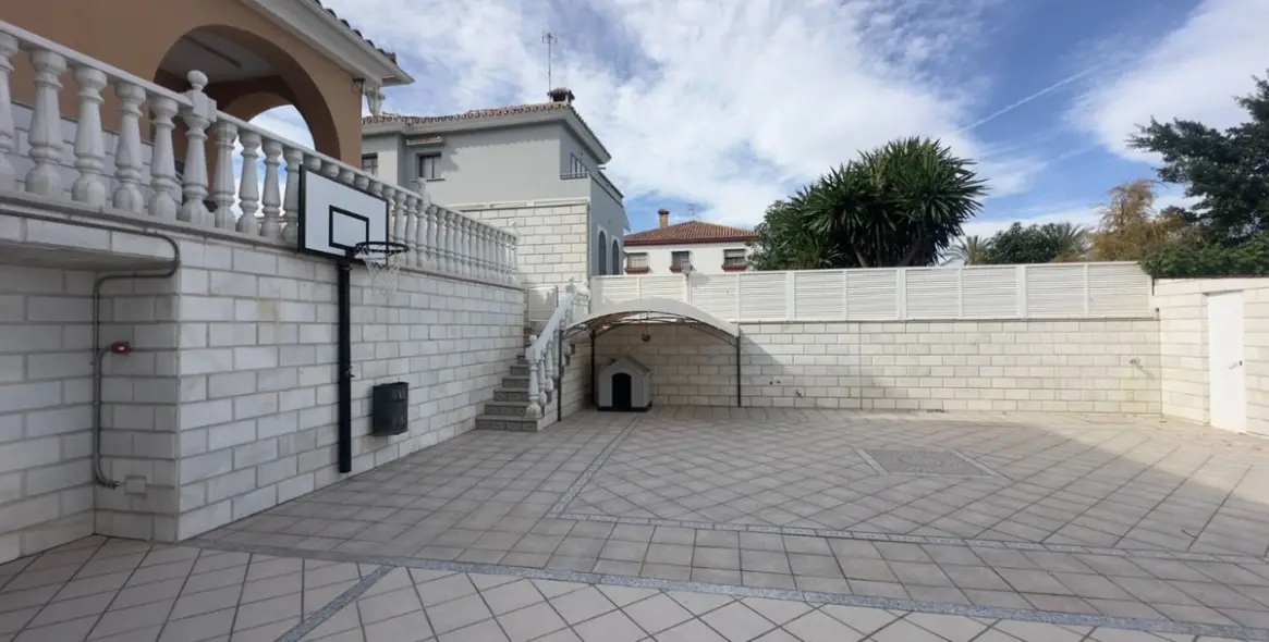 Продажа  отдельно стоящей виллы в Alhaurín de la Torre 38