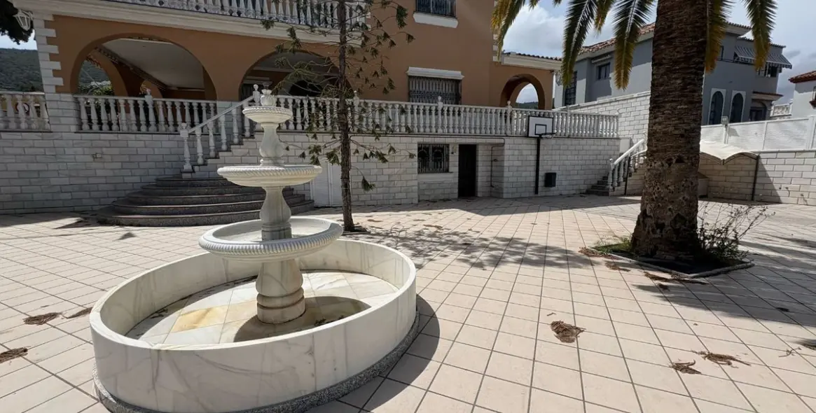 Продажа  отдельно стоящей виллы в Alhaurín de la Torre 39