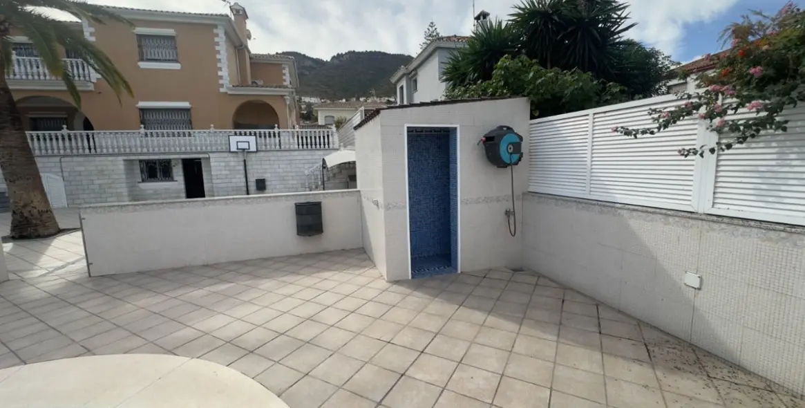 Продажа  отдельно стоящей виллы в Alhaurín de la Torre 44