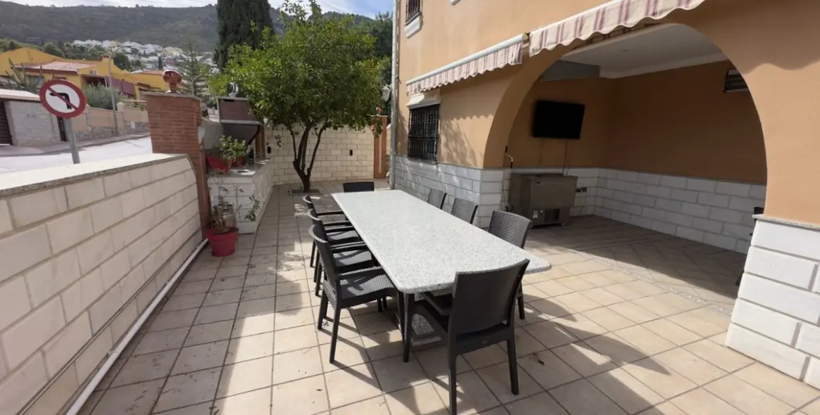 Продажа  отдельно стоящей виллы в Alhaurín de la Torre 50