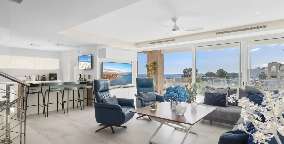 Sale of detached villa in Benalmadena 1