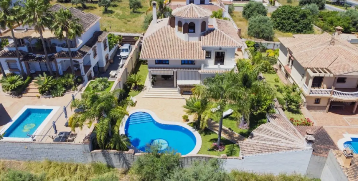 Продажа  отдельно стоящей виллы в Alhaurín el Grande 1