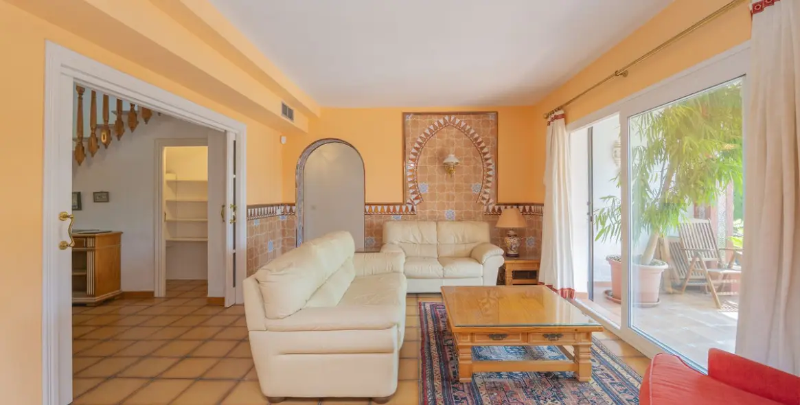 Sale of detached villa in Marbella (district Marbella) 9