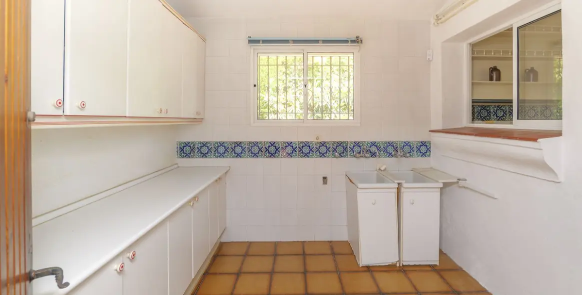 Sale of detached villa in Marbella (district Marbella) 12