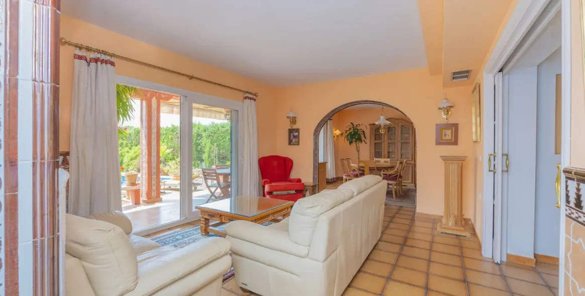 Sale of detached villa in Marbella (district Marbella) 16