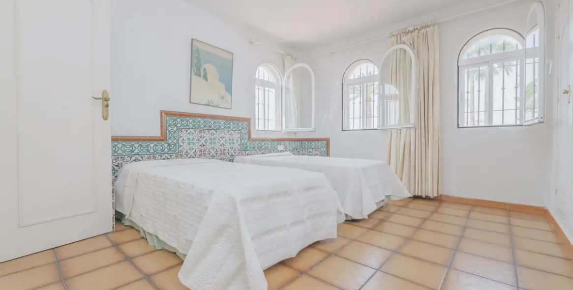 Sale of detached villa in Marbella (district Marbella) 18