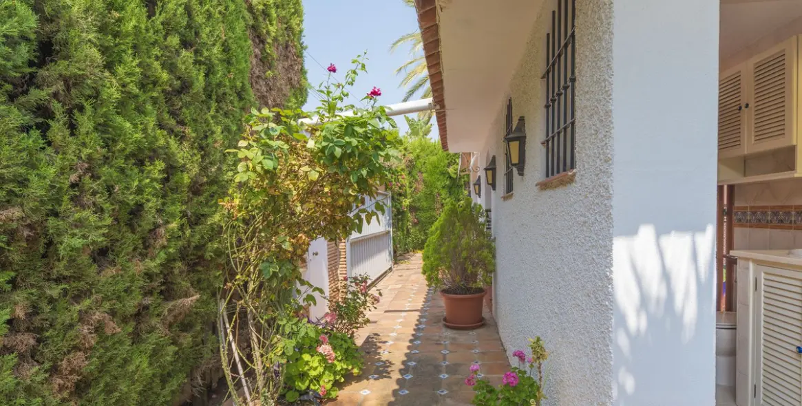 Продажа  отдельно стоящей виллы в Marbella 48