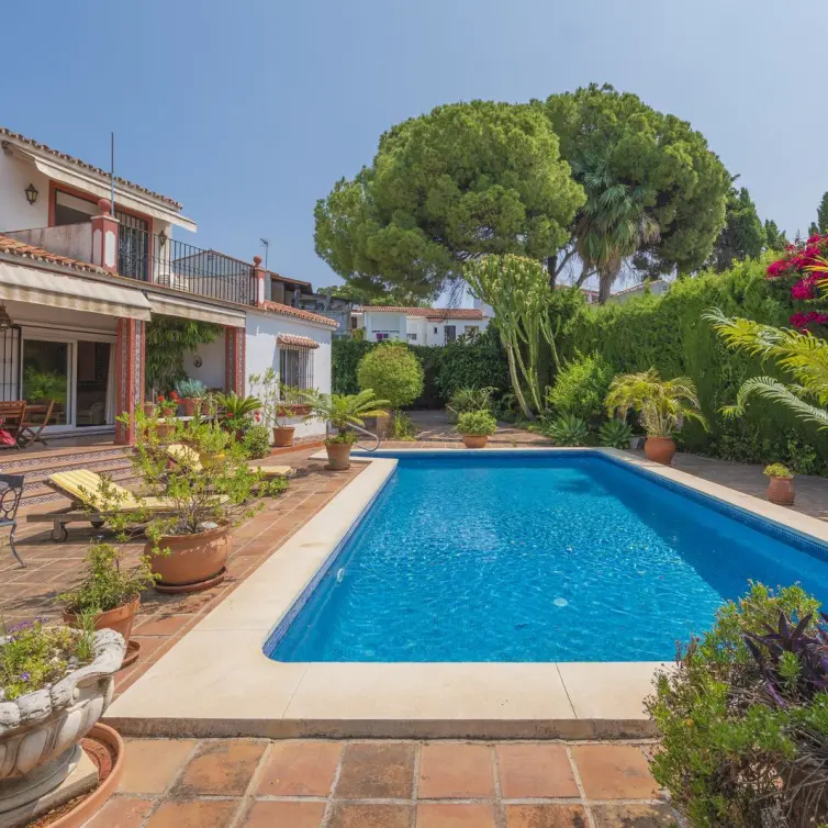 Продажа  отдельно стоящей виллы в Marbella