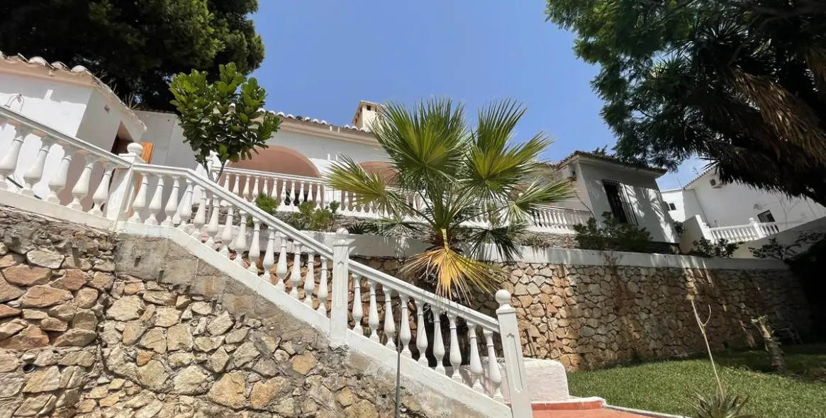 Sale of detached villa in Torremuelle 15