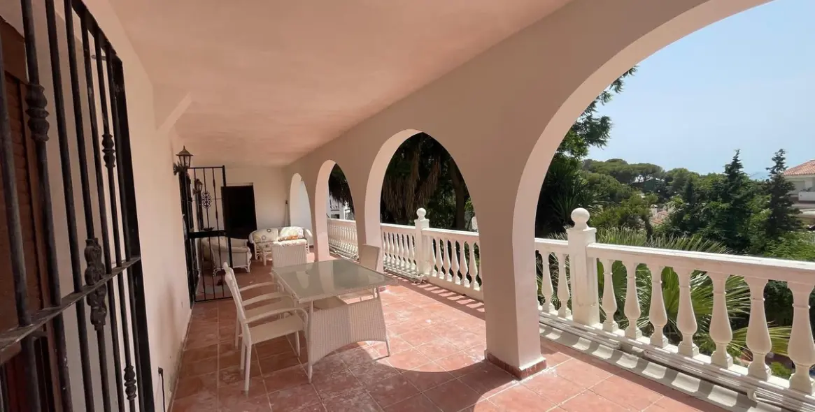 Sale of detached villa in Torremuelle 25