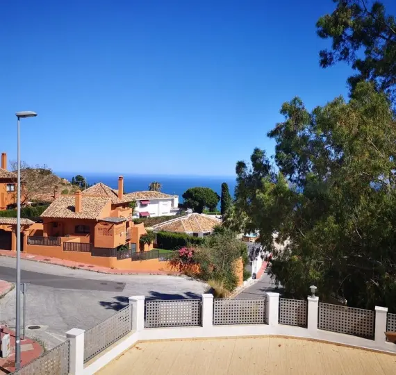 Продажа дома на две семьи в Benalmadena