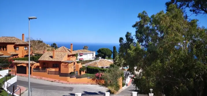 Продажа дома на две семьи в Benalmadena 0