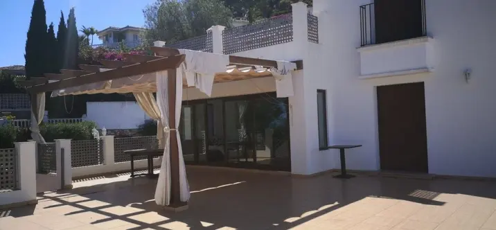 Продажа дома на две семьи в Benalmadena 1