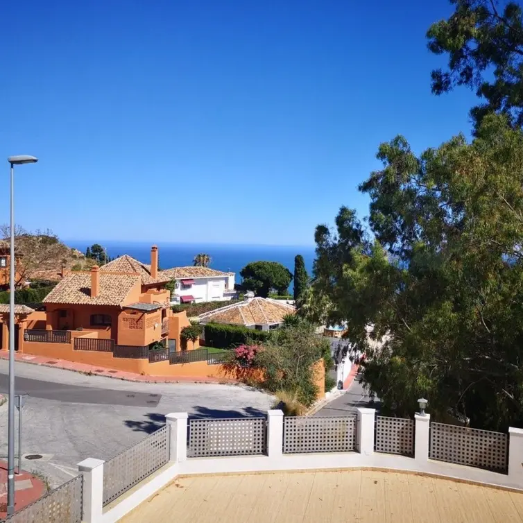 Продажа дома на две семьи в Benalmadena