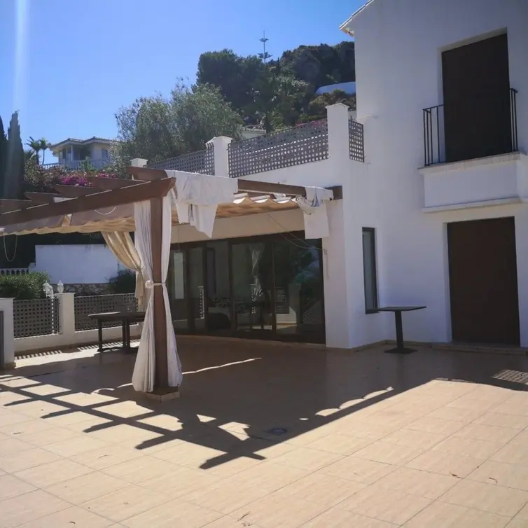 Продажа дома на две семьи в Benalmadena