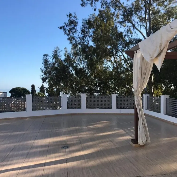 Продажа дома на две семьи в Benalmadena