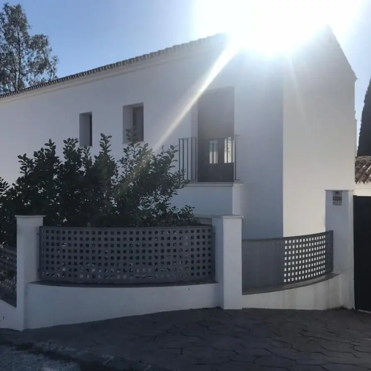 Продажа дома на две семьи в Benalmadena