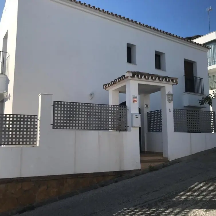 Продажа дома на две семьи в Benalmadena