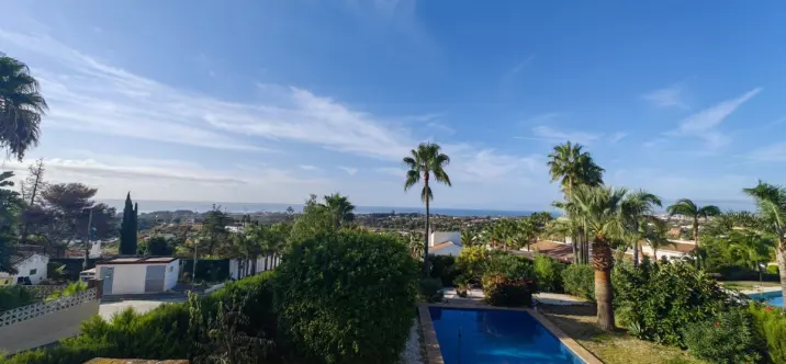 Venta de villa independiente en Estepona 1