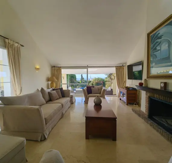 Venta de villa independiente en Estepona