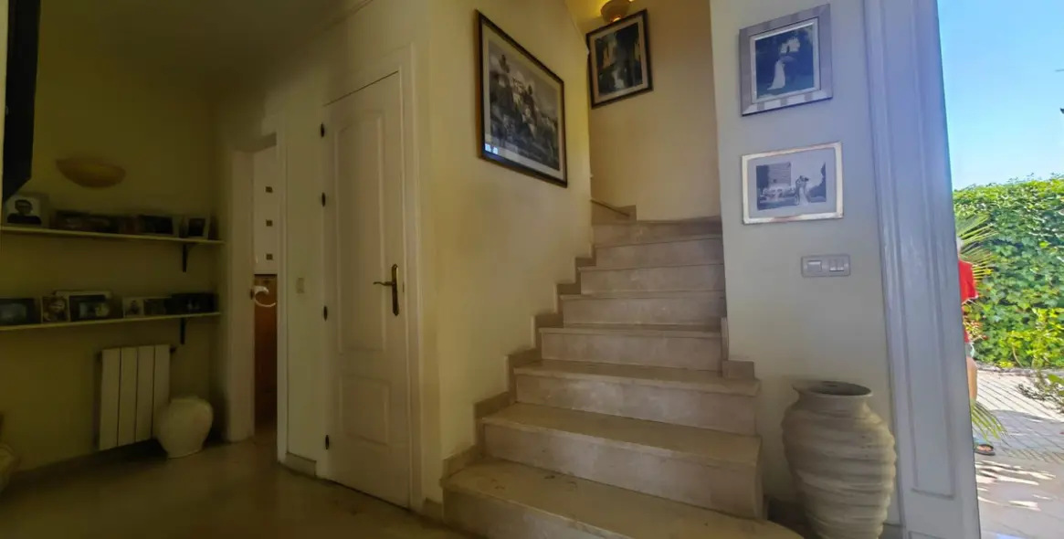 Sale of detached villa in Estepona 6