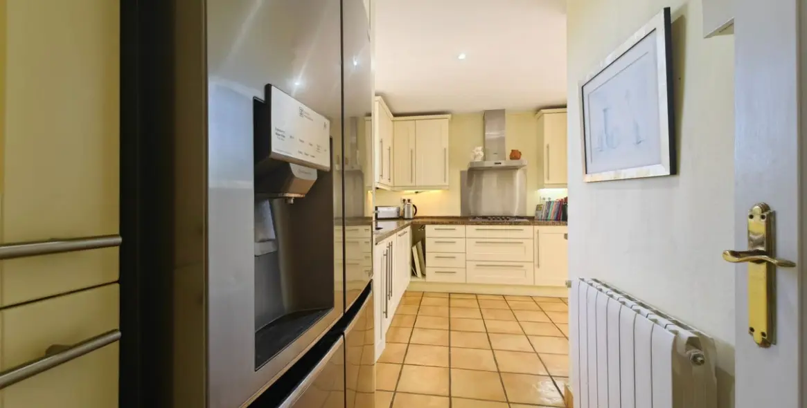 Sale of detached villa in Estepona 17