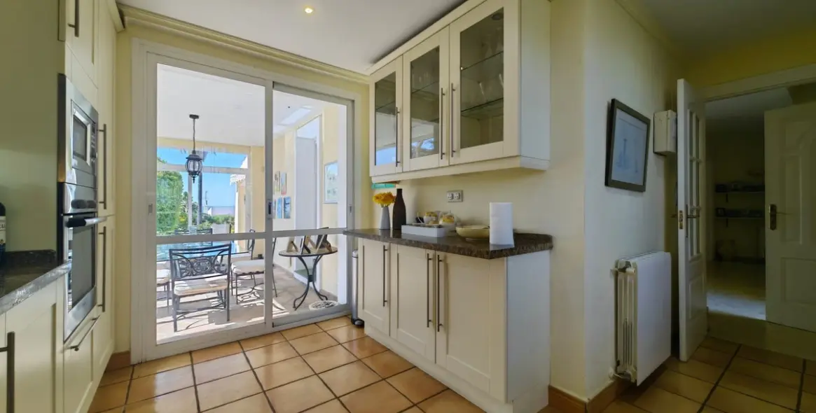 Sale of detached villa in Estepona 21