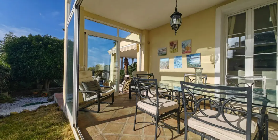 Sale of detached villa in Estepona 24