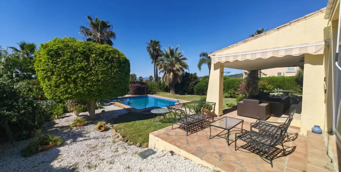 Sale of detached villa in Estepona 27