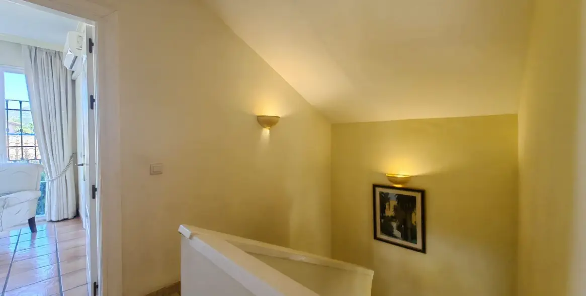 Sale of detached villa in Estepona 37